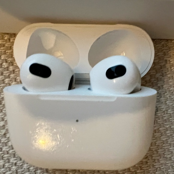 Apple AirPods 3rd Generation JUST THE CASE!!!! - Picture 8 of 8